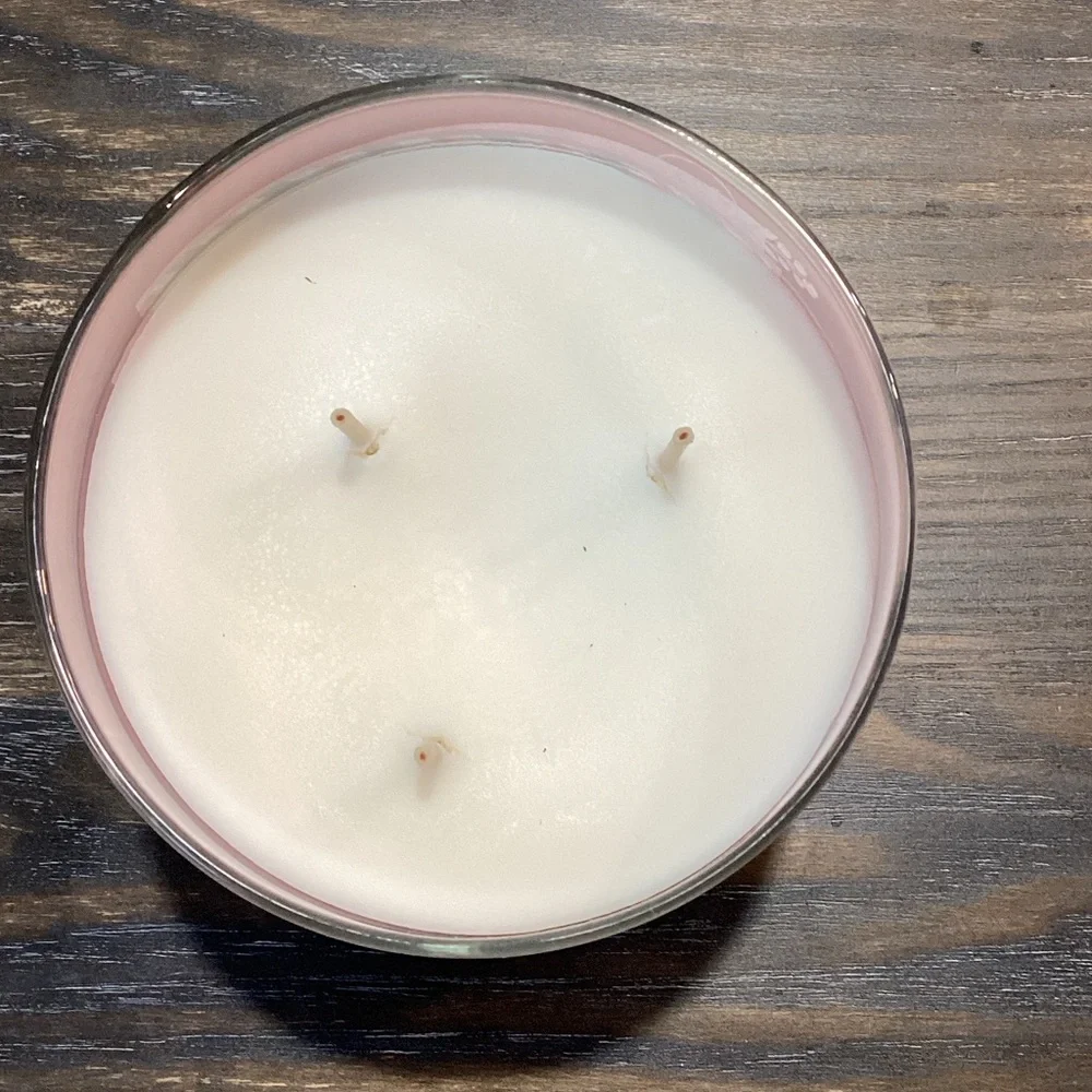 Bath & Body Works Crushed Candy Cane 3 Wick Candle - Picture 4 of 6